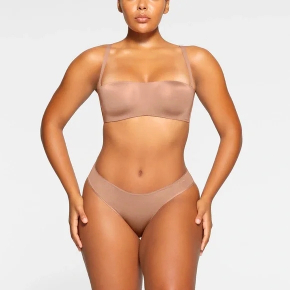 Skims Body Wireless Strapless Bra